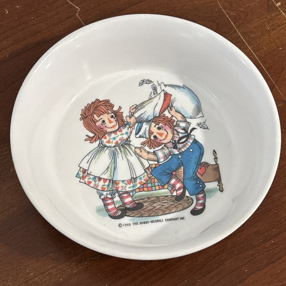 1969 Bobbs Merrill Company Oneida Deluxe Raggedy Ann/Andy Melamie Toddler Bowl